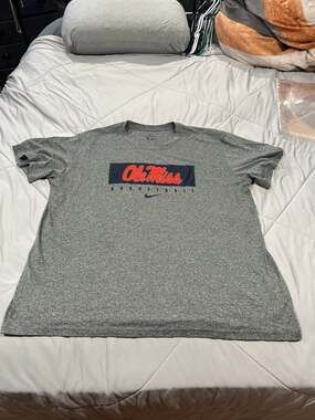 Nike Dri-FIT Ole Miss Rebels Basketball Heather Gray T-Shirt XXL